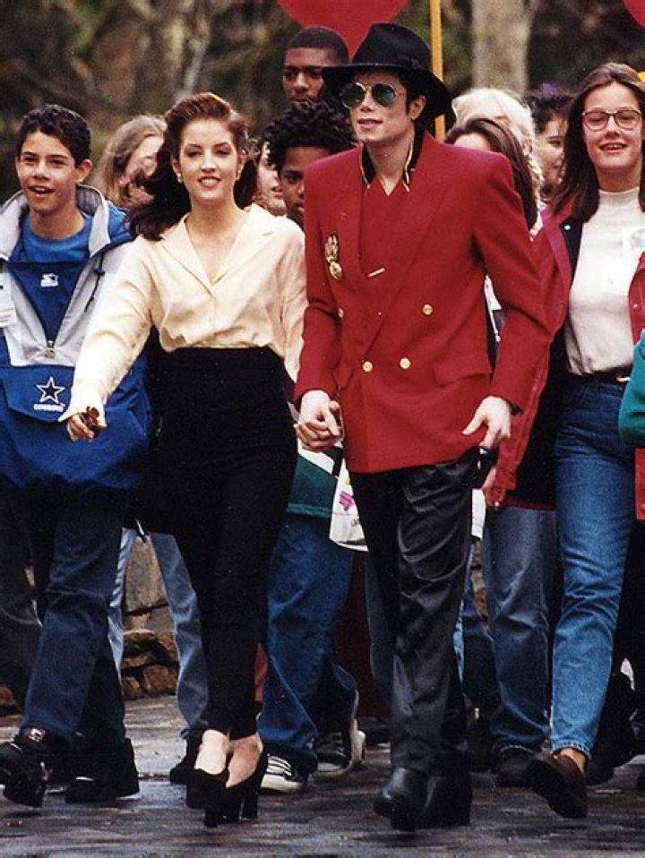 Channels Michael Jackson’s Iconic Look – Hollywood Life