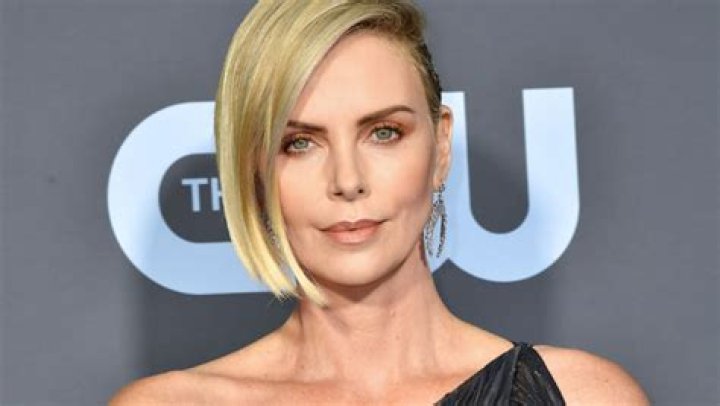 Charlize Theron Debuts Bowl Haircut & Looks Unrecognizable – Hollywood Life