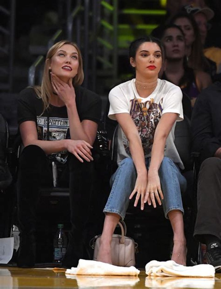 Cheers Him On Courtside – Hollywood Life