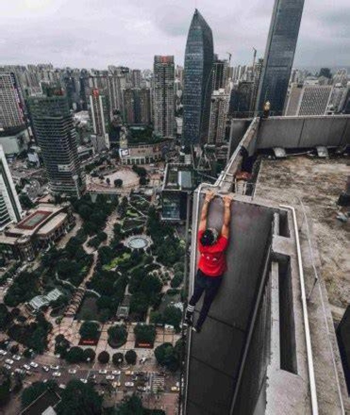 Chinese Rooftopper Falls To Death During Scary Stunt – Hollywood Life