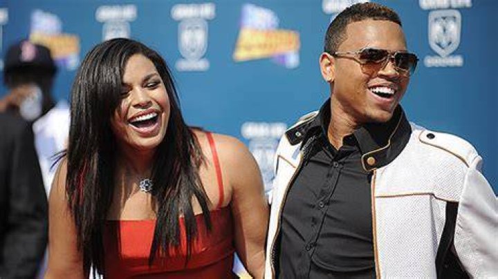 Chris Brown & Jordin Sparks Reunite To Perform ‘No Air’ – Hollywood Life