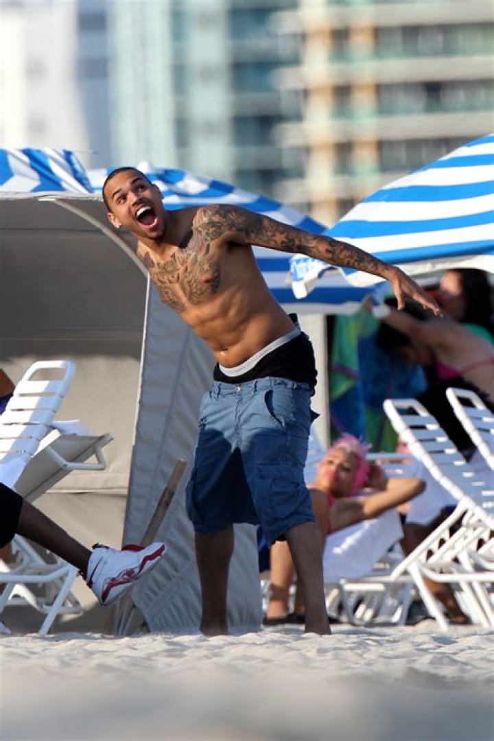 Chris Brown’s Sexiest Pics – Hollywood Life