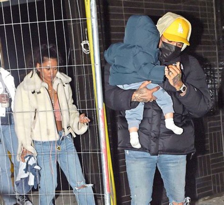 Chris Brown Shares Rare Family Photo With Son Aeko & Ammika Harris – Hollywood Life