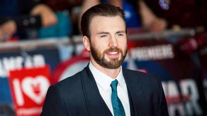 Chris Evans Posts A Fluffy Hair Selfie & Fans Are Loving This New Look – Hollywood Life