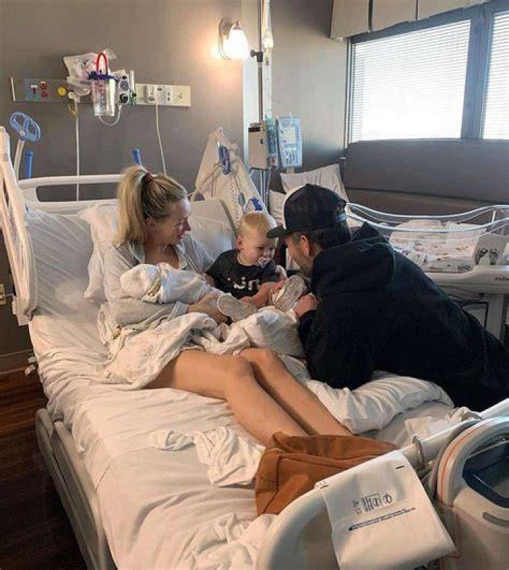 Chris Lane & Lauren Bushnell Expecting Baby No. 2: See Baby Bump Photo
