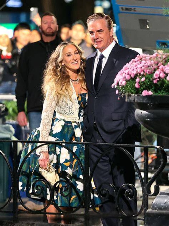 Chris Noth Breaks Silence On Kim Cattrall & Sarah Jessica Parker’s Feud: It’s ‘Sad & Uncomfortable’