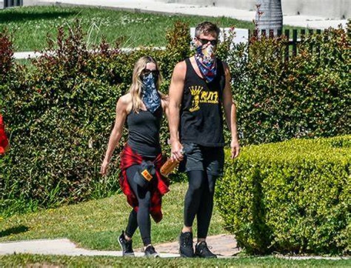 Chris Pine Shows Off Grey Hair While Walking With GF Annabelle Wallis – Hollywood Life