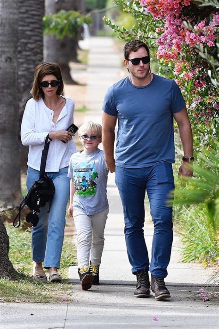 Chris Pratt Holds Hands With Son Jack While Out With Wife Katherine – Hollywood Life