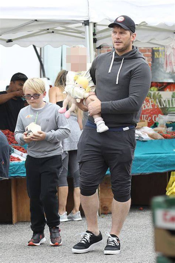 Chris Pratt & Son Jack, 9, Visit The Farmer’s Market With Katherine Schwarzenegger & Daughter Lyla, 1