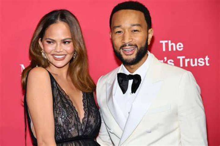 Chrissy Teigen & John Legend & More Stars On Date Night: Pics