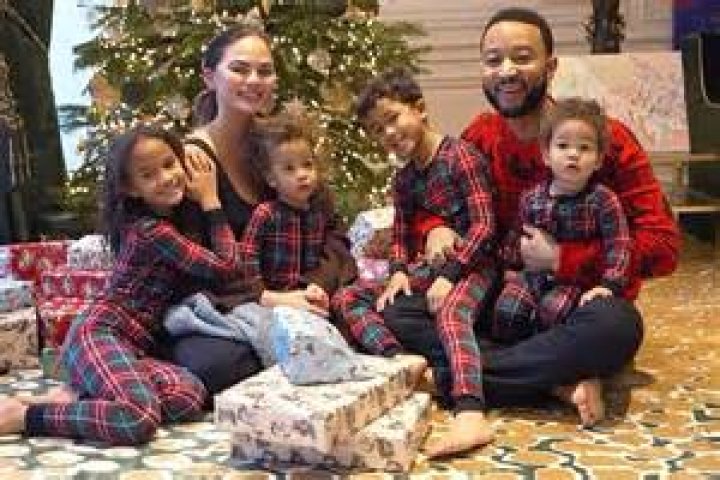 Chrissy Teigen & John Legend’s Kids Look Grown Up In Wedding Photos – Hollywood Life