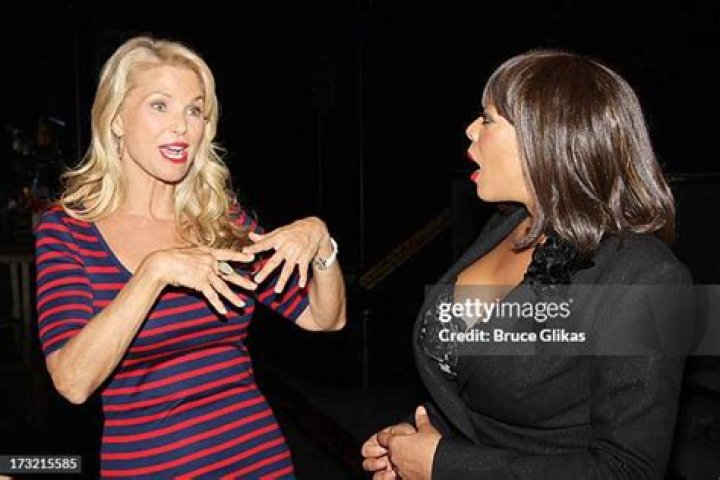 Christie Brinkley Disses Wendy Williams’ Comments About Her Arm Injury – Hollywood Life