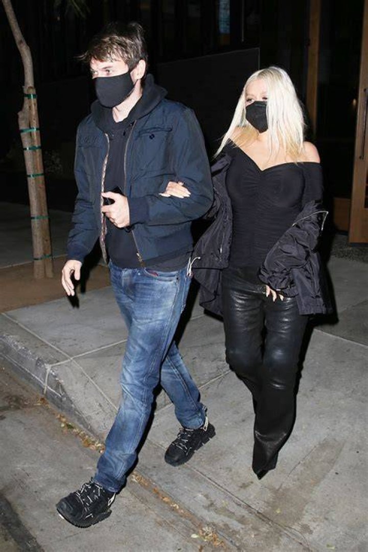 Christina Aguilera Rocks Leather Pants For Date Night – Hollywood Life