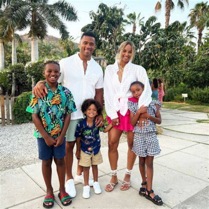 Ciara Says She’s 18 Lbs. Away From ‘Goal’ Weight After Giving Birth To Baby Win: ‘I’m Embracing My Curves’