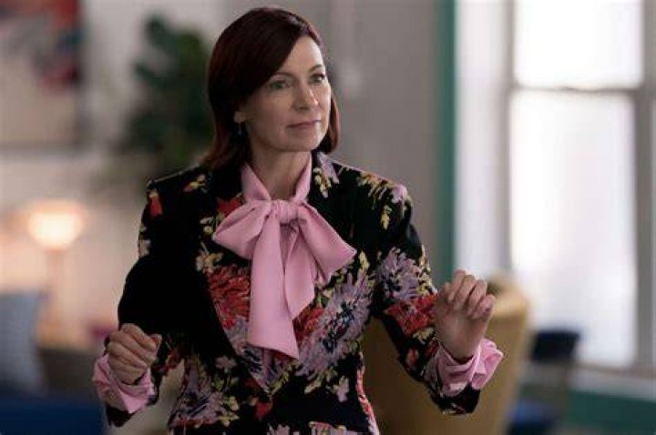 ‘Claws’ Star Carrie Preston Reveals Why She ‘Burst Into Tears’ Before Filming Final Scene