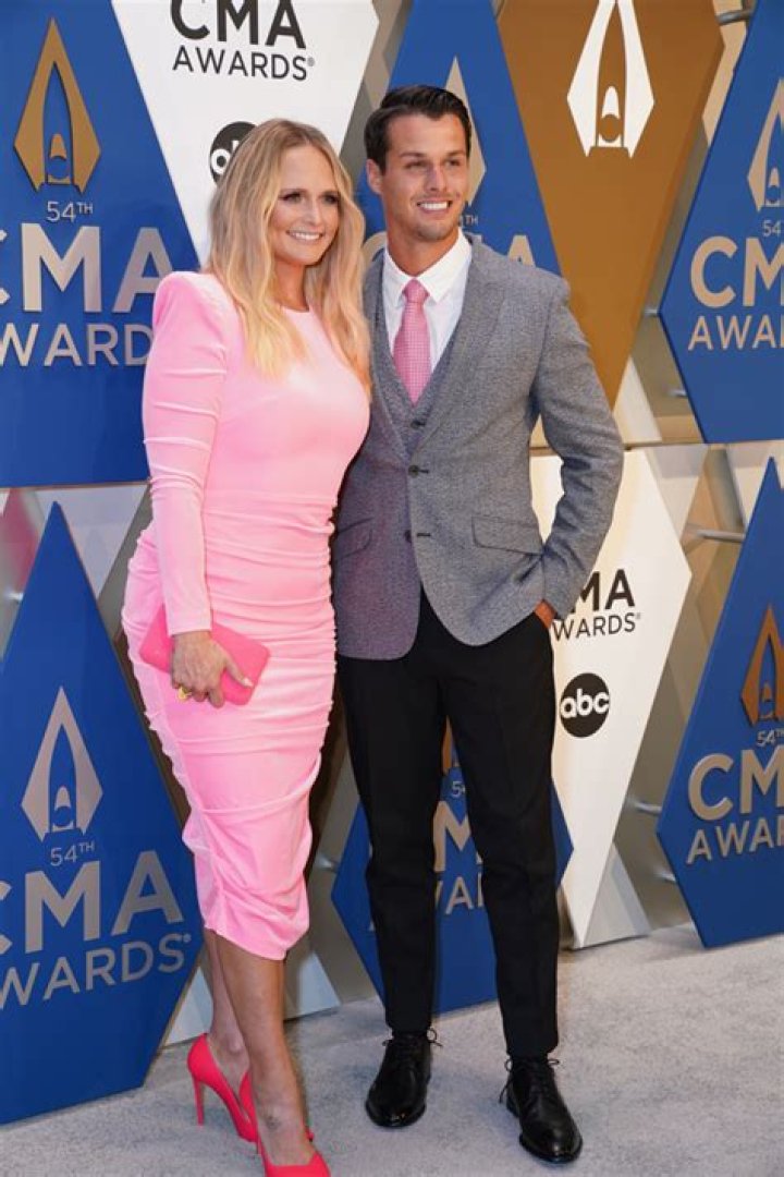 CMA Awards Red Carpet 2020 — Photos Of Celeb CMAs’ Arrivals – Hollywood Life