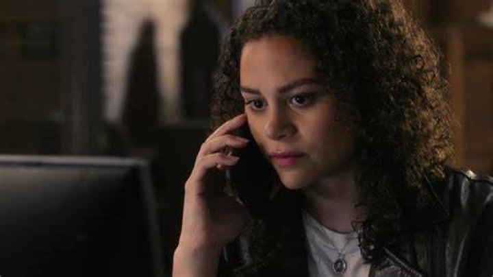 Conrad Admits A Jane Doe — Episode 8 Recap – Hollywood Life
