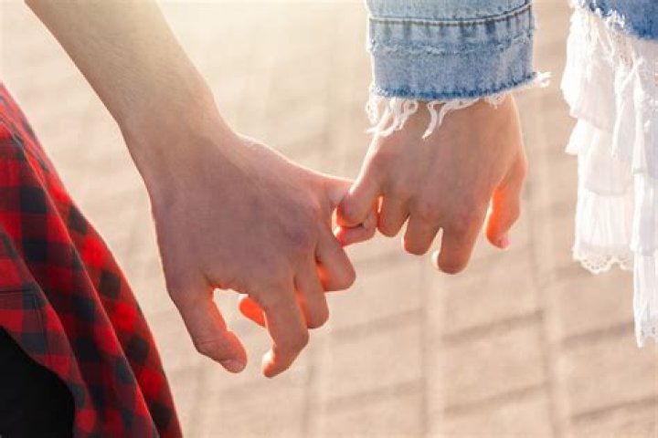 Couple Holds Hands In New Pic – Hollywood Life