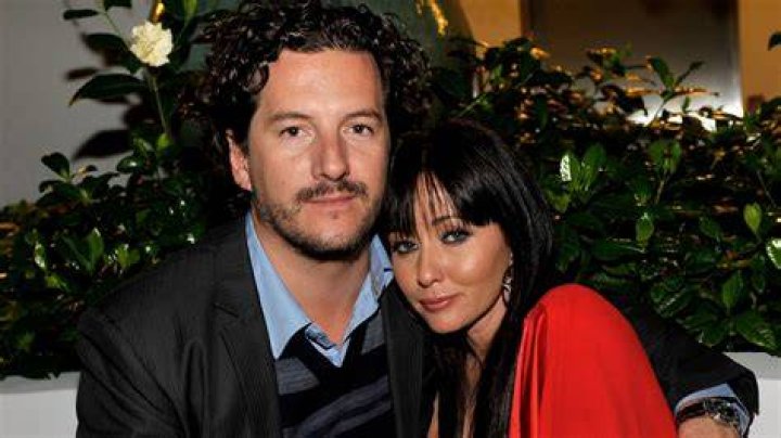 Couple Weds After 11 Years – Hollywood Life