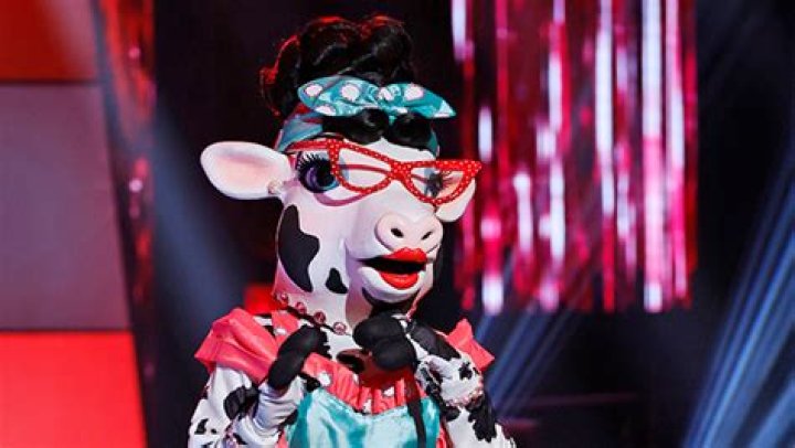 Cow Performs Christmas Song – Hollywood Life