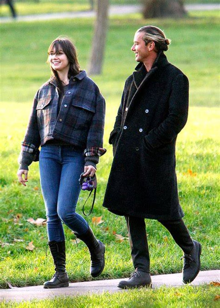 Daisy Lowe Admits That She Had A ‘Rocky Start’ With Dad Gavin Rossdale – Hollywood Life