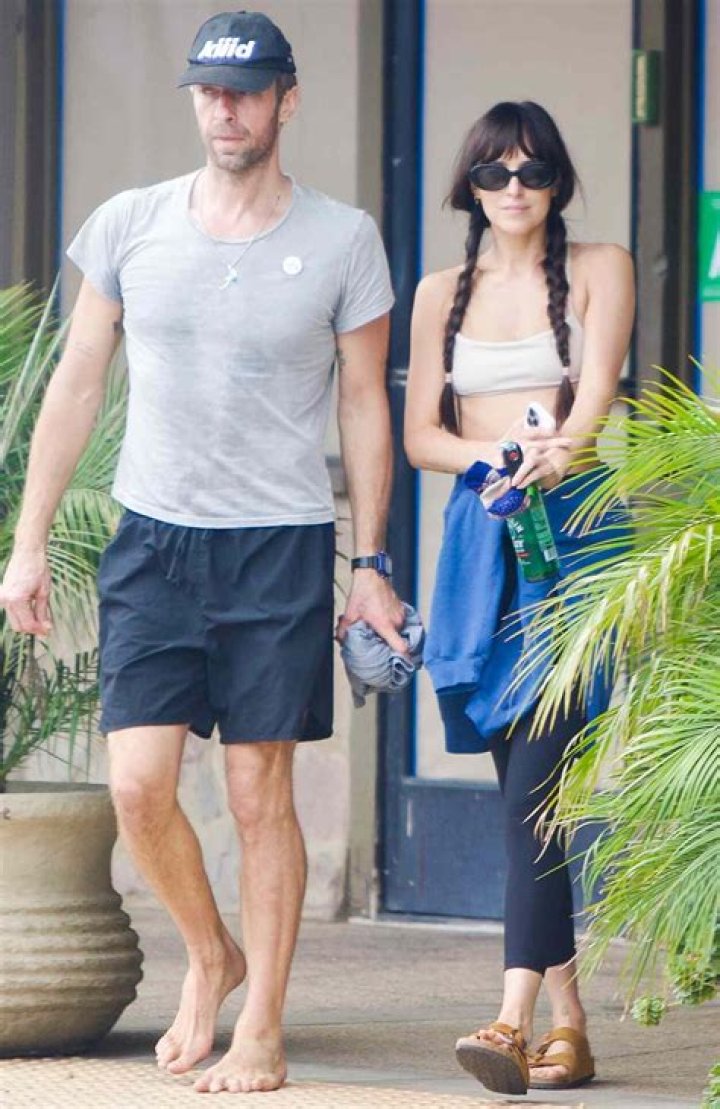 Dakota Johnson & Chris Martin — Photos – Hollywood Life