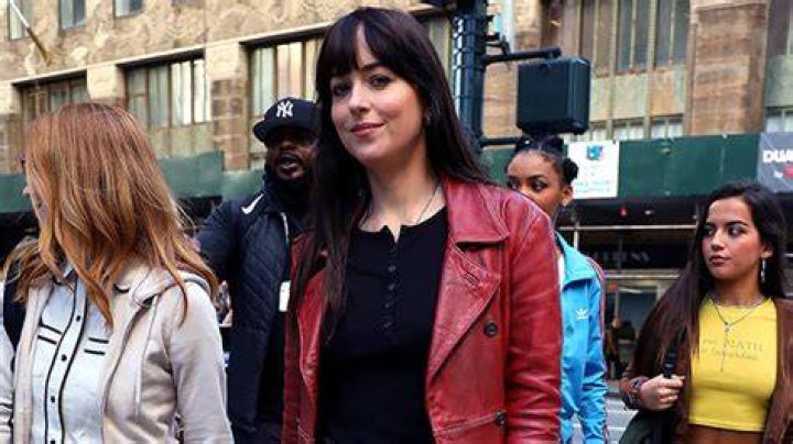 Dakota Johnson Debuts Platinum Blonde Hair On Movie Set: Photos – Hollywood Life