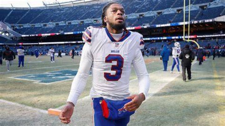 Damar Hamlin Supports Buffalo Bills After Heart Attack: Photo – Hollywood Life