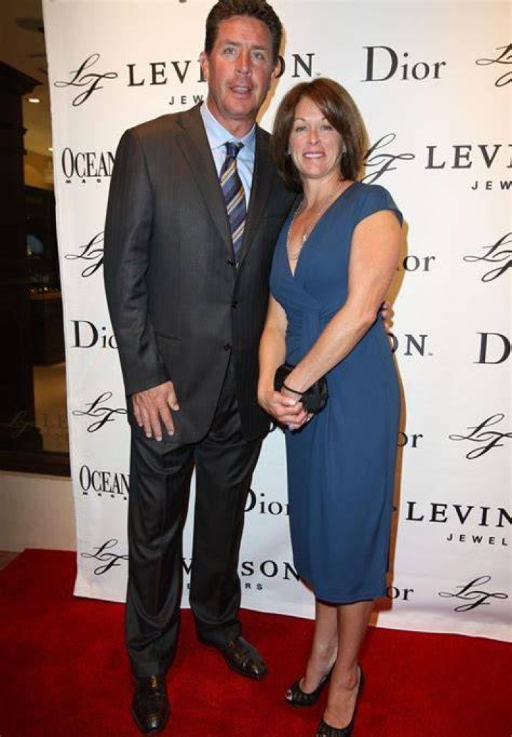 Dan Marino’s Affair — His Wife Was Right To Keep Family Together – Hollywood Life