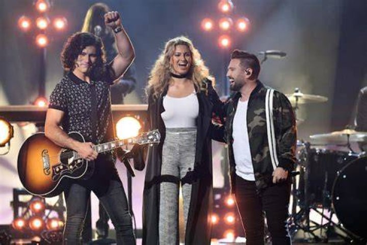 Dan + Shay Give Amazing Performance Of ‘Speechless’ With Tori Kelly At 2019 BBMAs — Watch