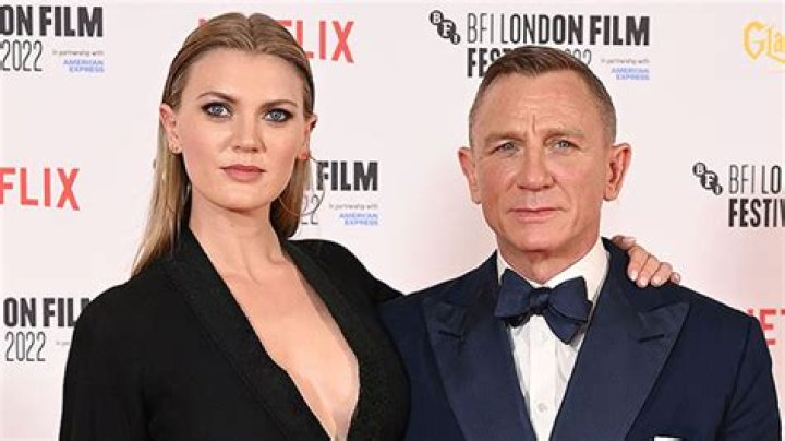 Daniel Craig & Daughter Ella At ‘Glass Onion’ Premiere: Photo – Hollywood Life