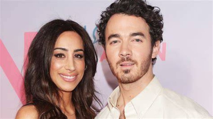 Danielle & Kevin Jonas Talk Kids, Tour & Eczema Diagnosis: Exclusive – Hollywood Life