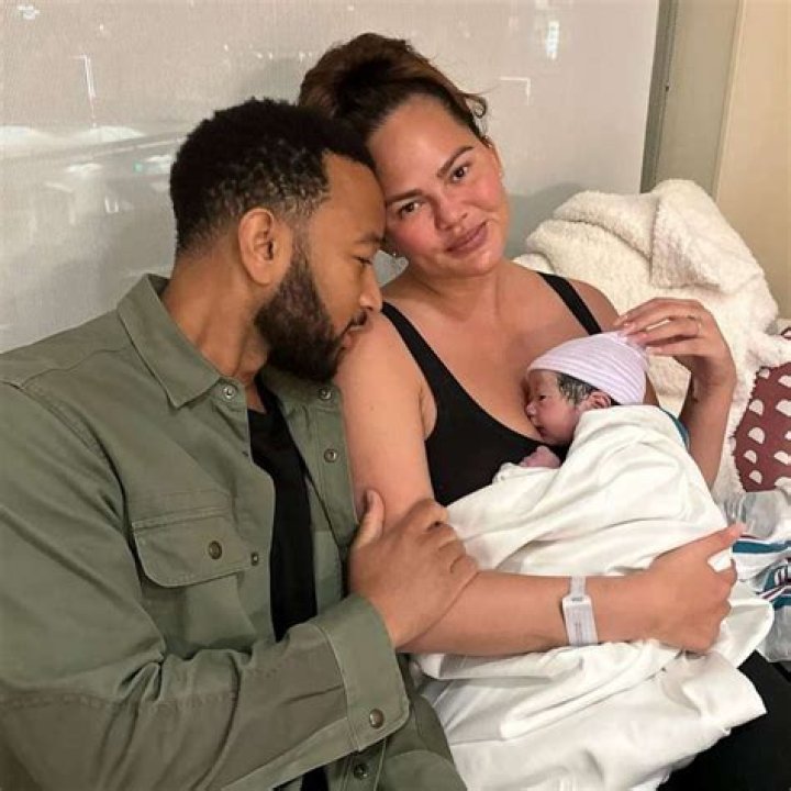 Daughter No. 4 For NBA Legend & Wife – Hollywood Life