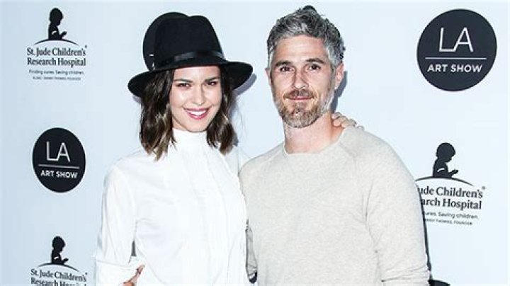 Dave Annable Kisses Wife Odette & Confirms They’re Back Together 10 Mos. Post-Split: 2020 ‘Ain’t All Bad’
