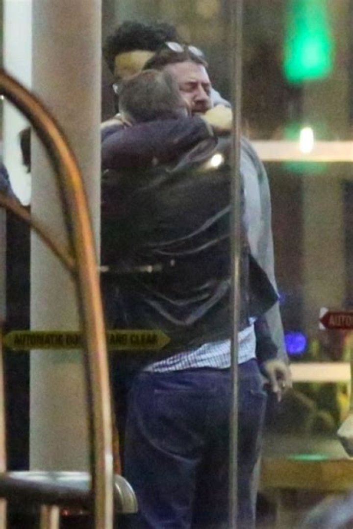 Dave Grohl Cries Over Foo Fighters’ Taylor Hawkins Death: Photos – Hollywood Life