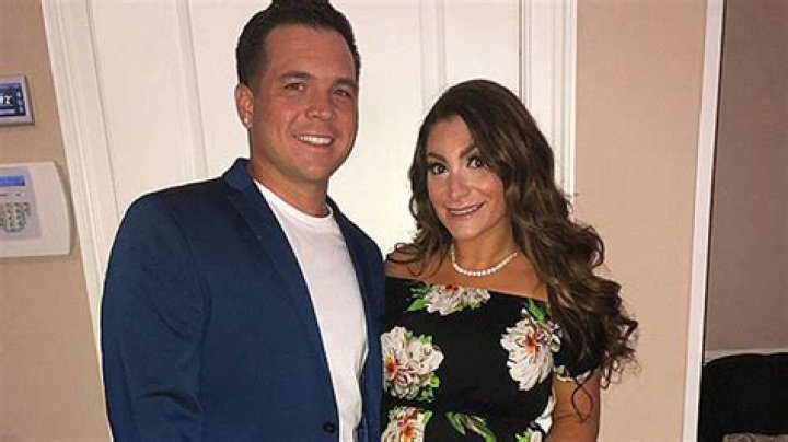 Deena Cortese Hosts Sweet Gender Reveal Party On ‘Jersey Shore Family Vacation’ — Watch