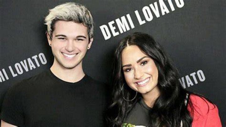 Demi Lovato Fan Slams Horrible Meet & Greets Experience: Interview – Hollywood Life