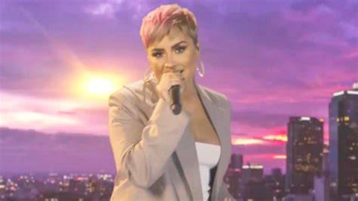 Demi Lovato Flaunts Pink Pixie Hair On ‘Celebrating America’: Watch – Hollywood Life