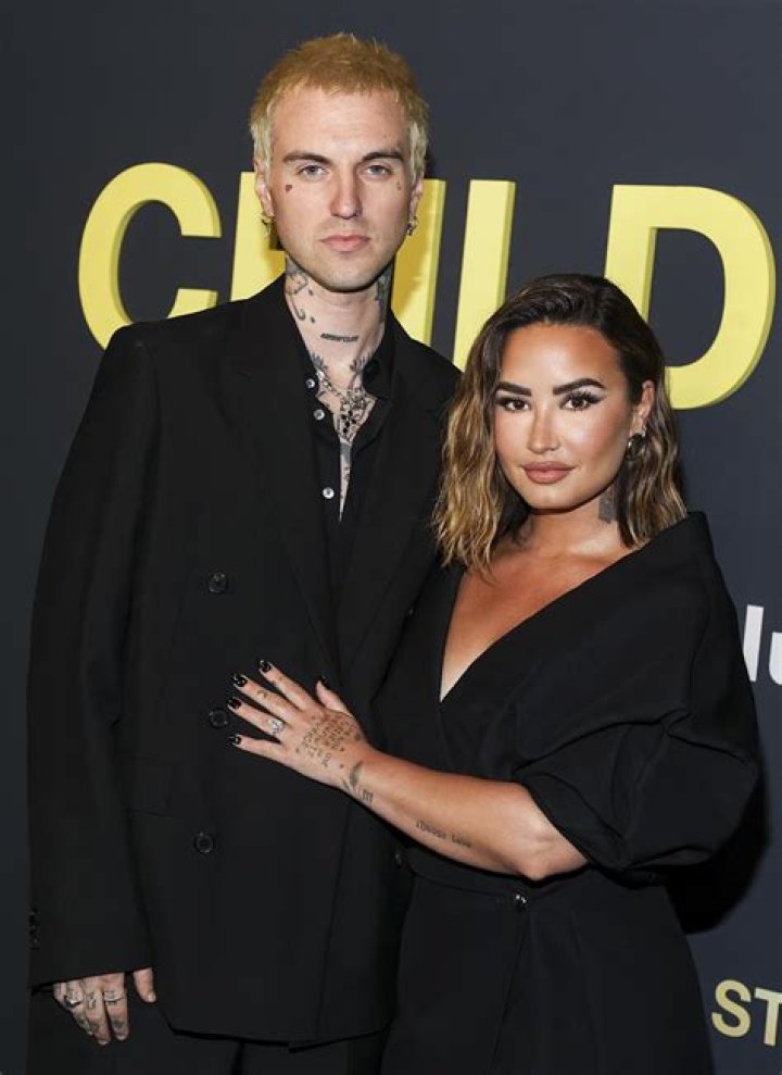Demi Lovato’s Song Mistake Is About Joe Jonas & Their Breakup – Hollywood Life
