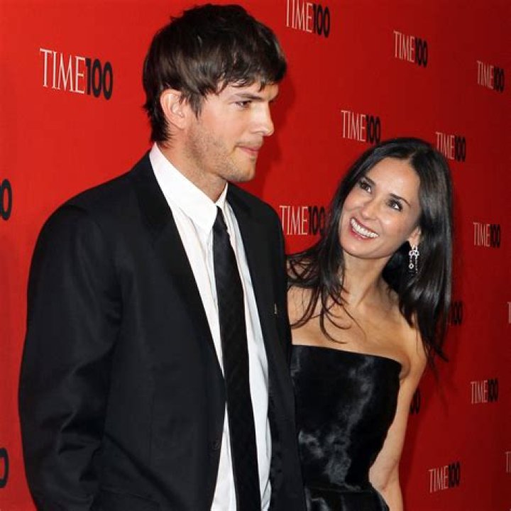 Demi Moore Talks Ashton Kutcher’s Cheating & Her Weight Loss After – Hollywood Life