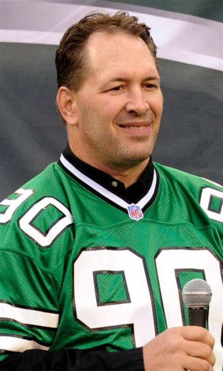 Dennis Byrd Celeb Profile – Hollywood Life