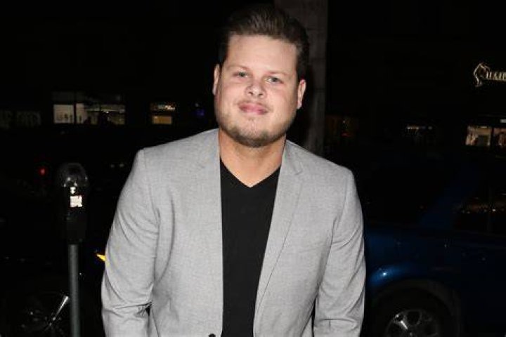Derrick Lavasseur’s Grandpa Dies – Hollywood Life