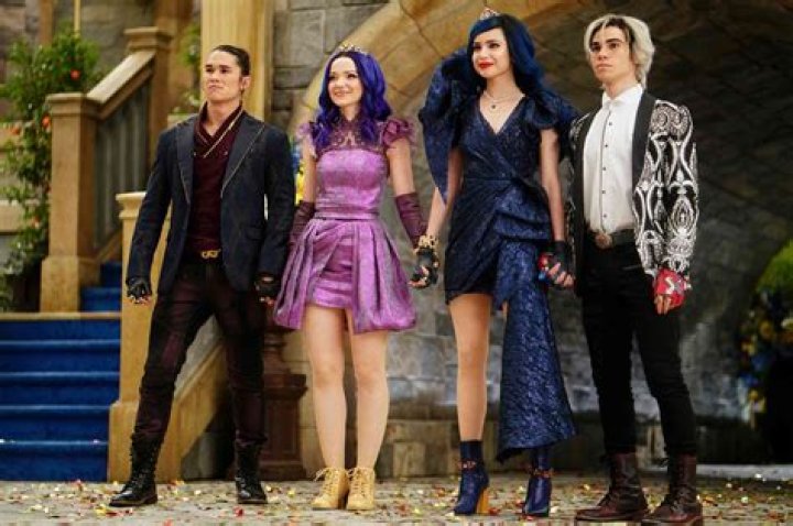 ‘Descendants 3’ — Photos Of The Disney Channel Movie – Hollywood Life