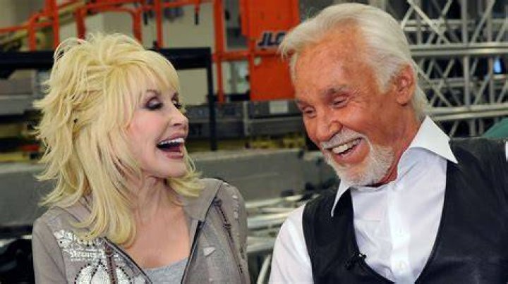 Dolly Rogers Talks Kenny Rogers Relationship In ‘Biography’ Special – Hollywood Life