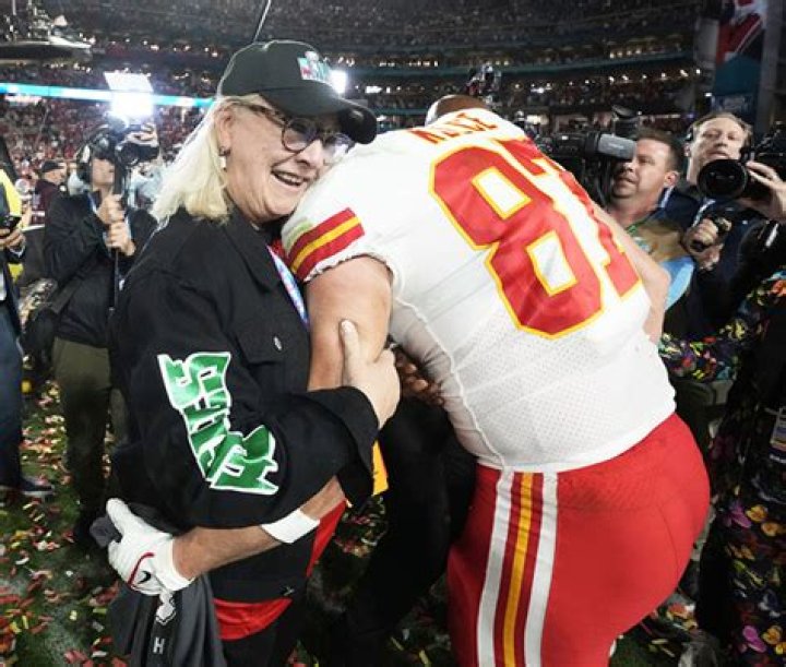 Donna Kelce Hugs Sons Travis & Jason After Super Bowl Win & Loss – Hollywood Life