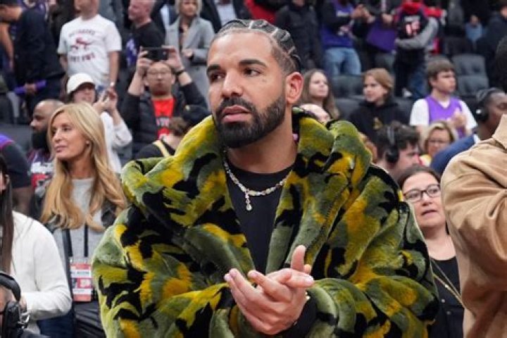 Drake Hooks Up With Toronto Model — Making Rihanna Jealous?