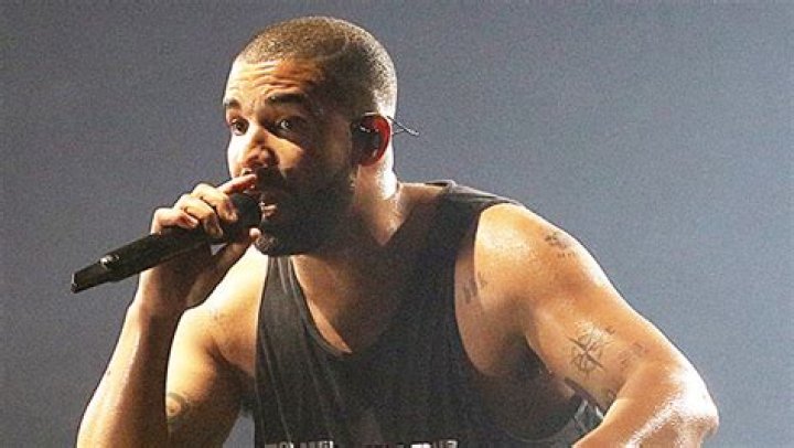Drake Shows Off His Buff Chest On The Beach & Fans Drool Over His Dad Bod: ‘My Goodness’