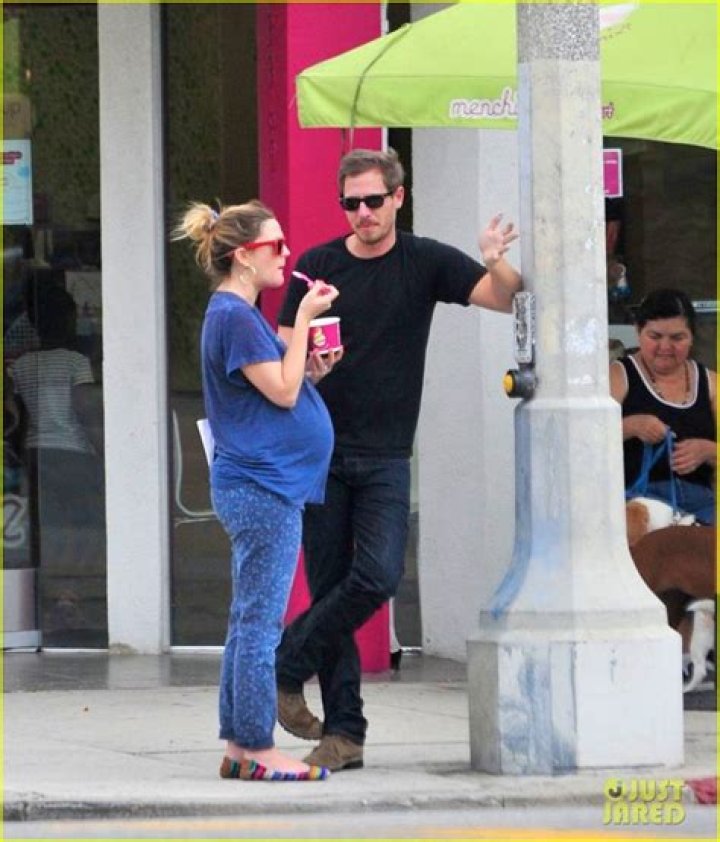 Drew Barrymore's Baby Bump — PICS
