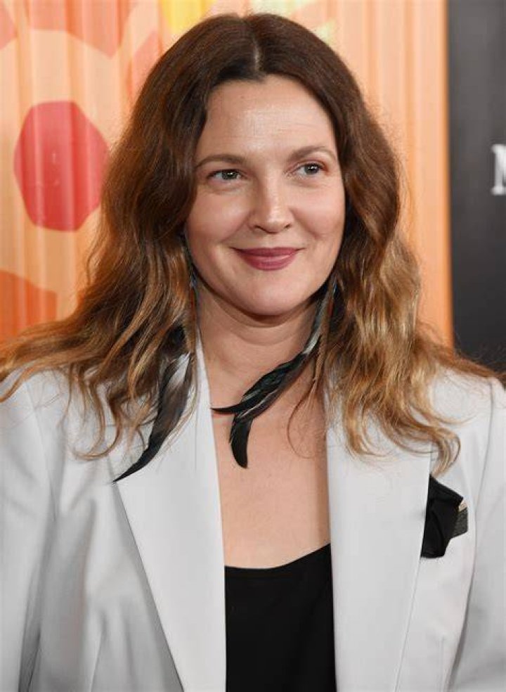 Drew Barrymore, 45, Poses For Flawless Makeup-Free Selfie As She Reveals The Shampoo She’s ‘Obsessed’ With