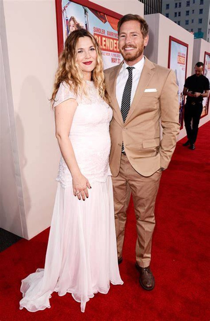 Drew Barrymore Talks Dating After Her Divorce: Watch – Hollywood Life